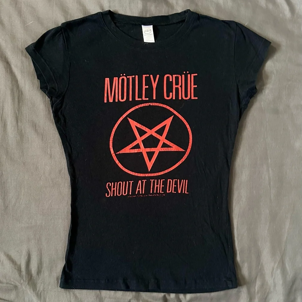 Mötley Crüe Shout at the Devil Band Tee Women’s Small Black - Picture 3 of 5